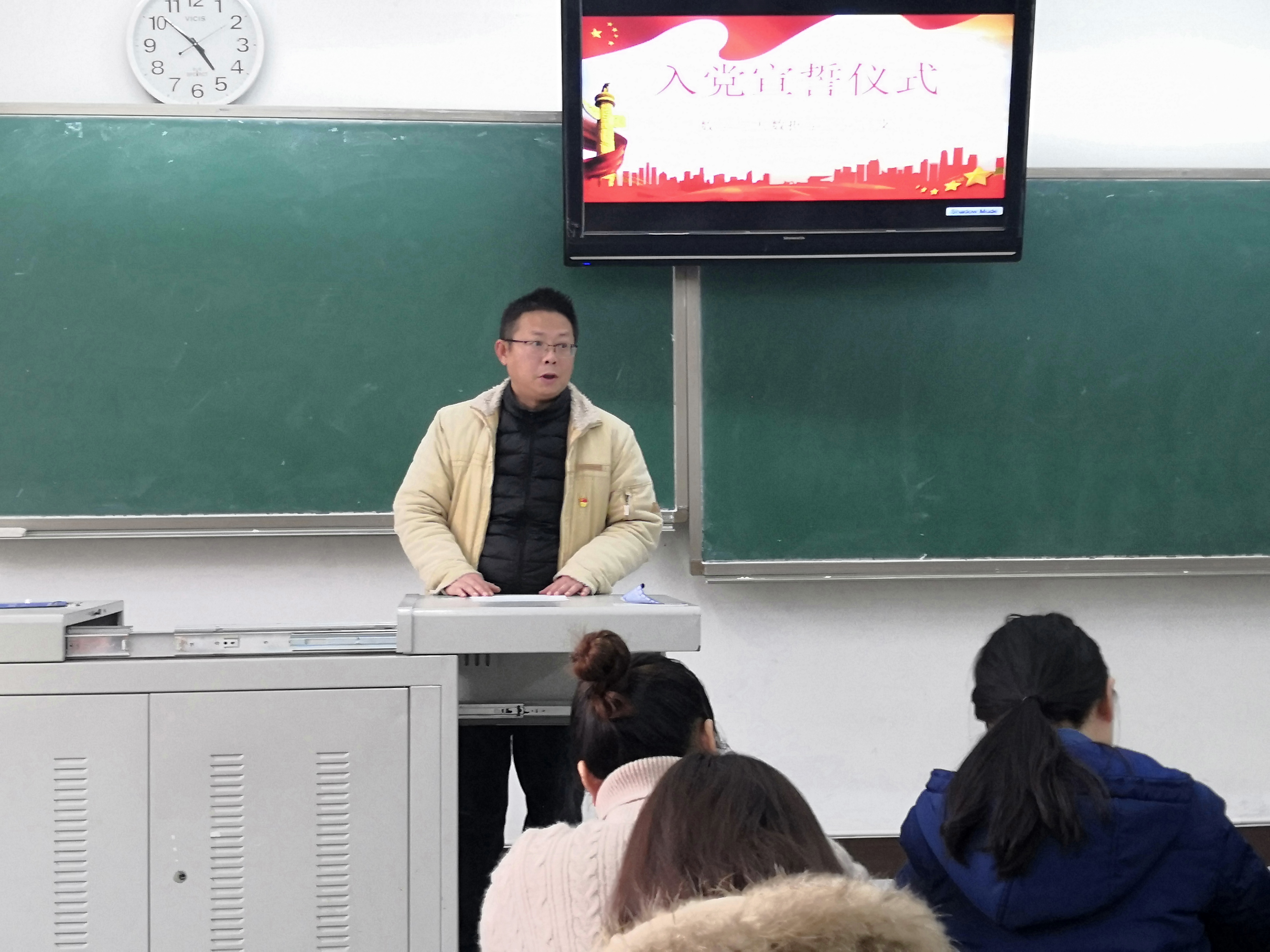 数学与大数据yh533388银河党总支入党宣誓仪式完美落幕5.jpg